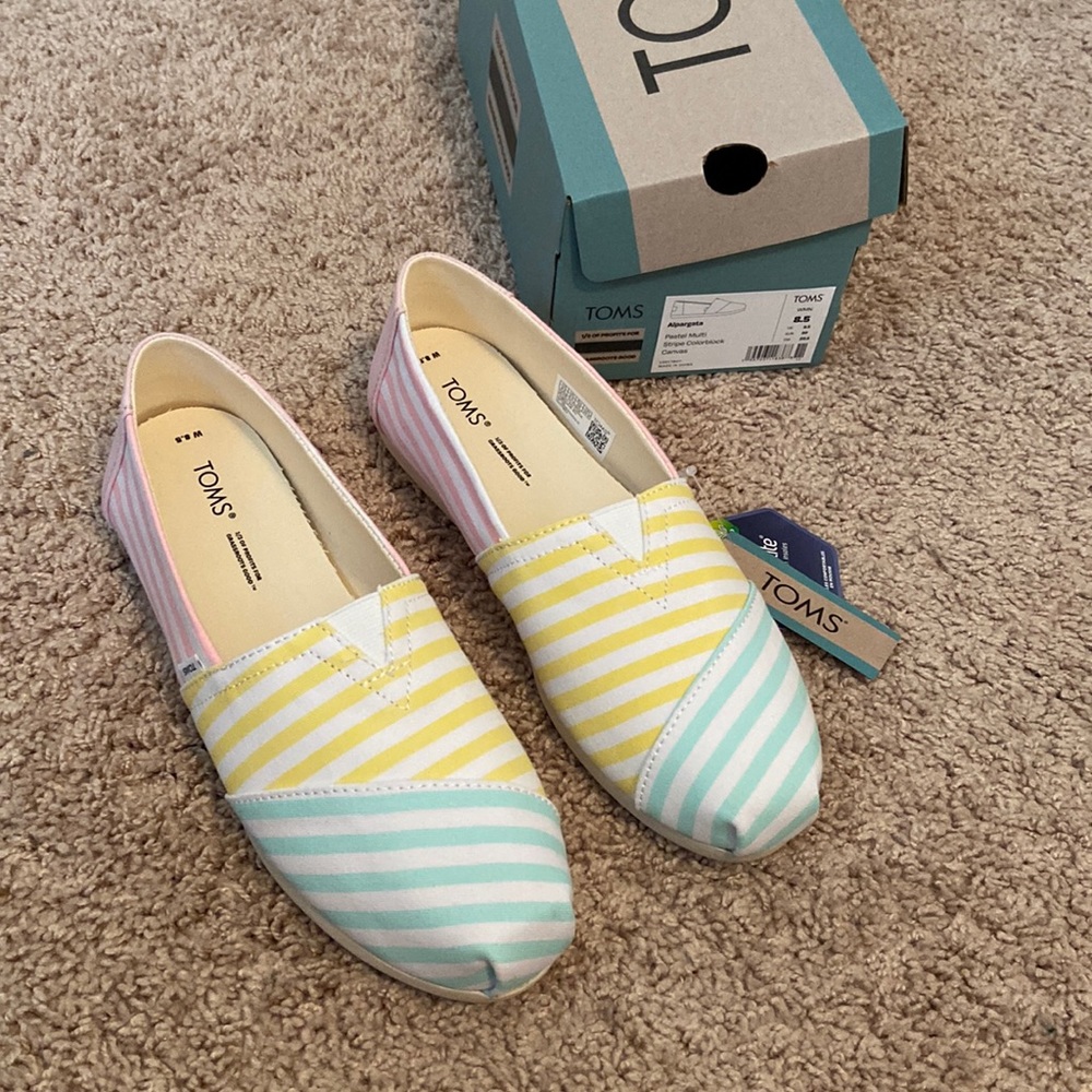NIB Tom’s size 8.5